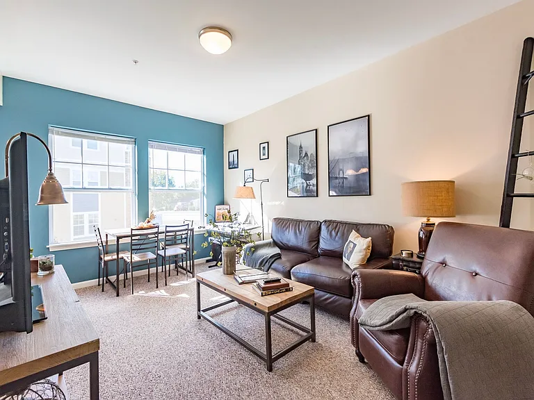 East Bay II Apartments — Photo 5