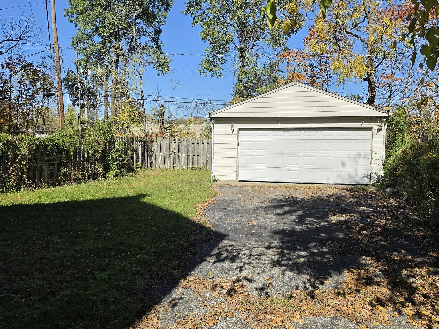6 bed, 1310 sqft, $1,400 — Photo 2