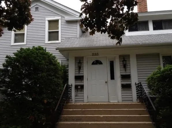 223 S 2nd St #2W, Dekalb, IL 60115