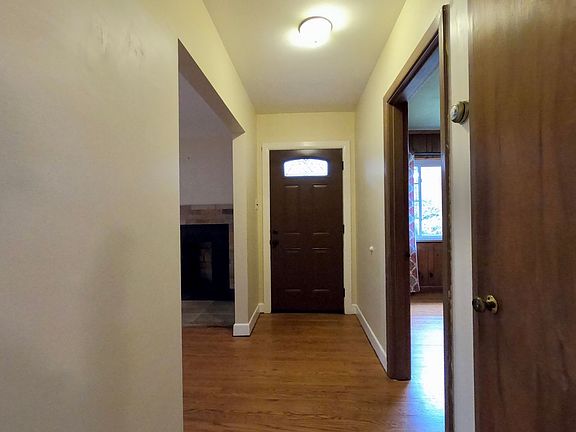 5th image of 136 Gilbert Ln