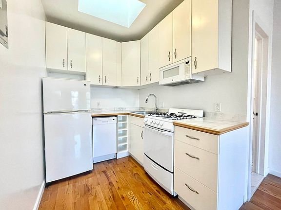 2nd image of 21 E 92nd St APT 6