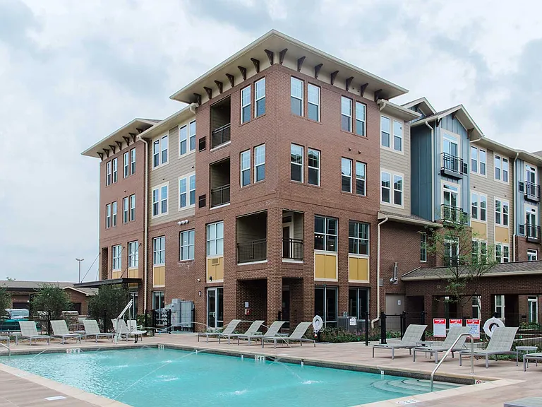North 680 — Photo 24