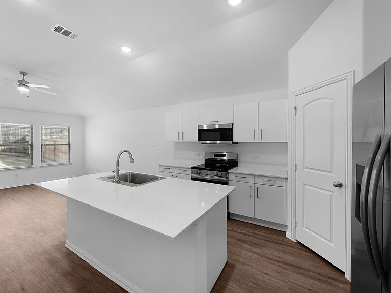 221 Fairmeade Dr — Photo 16