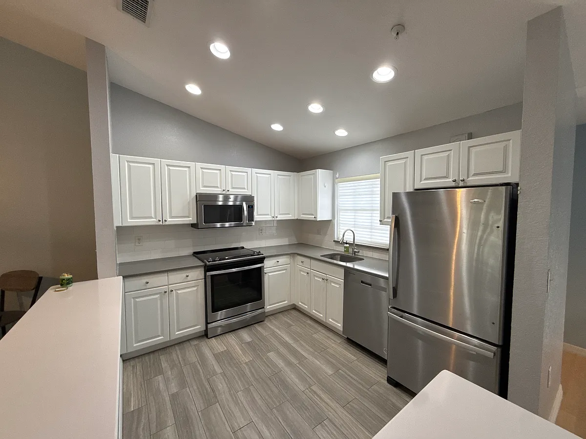 Building Photo - 8389 Wingate Dr #2320