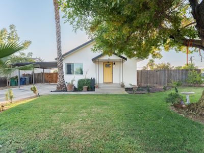 303 5th Street, Orange Cove, CA, 93646
