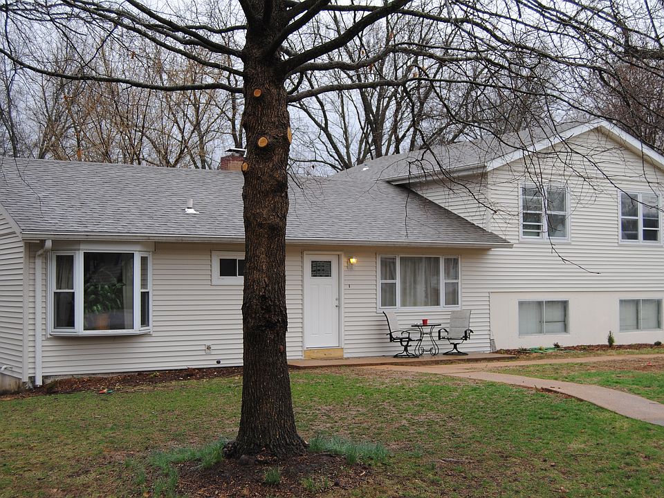 2nd image of 220 Dale Ct