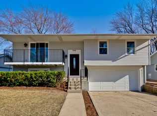 345 Cottonwood Rd, Buffalo Grove, IL 60089