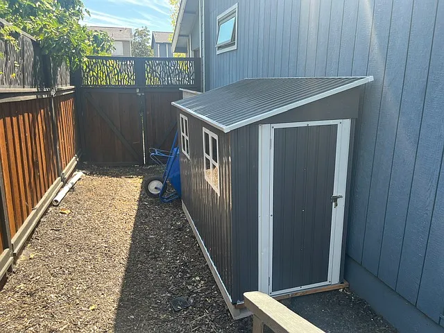 Same shed, different angle.This picture also shows the back gate.