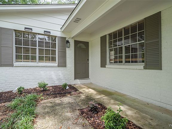 4th image of 4205 Cloverdale Est