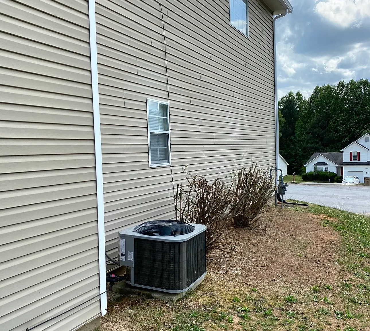 3 bed, 2.5 bath, 1650 sqft, $2,100 — Photo 3