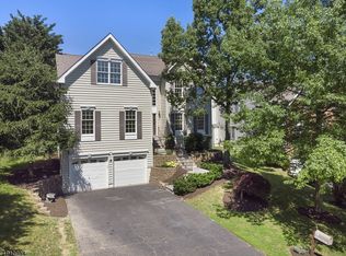 13 Sullivan Dr, Basking Ridge, NJ 07920