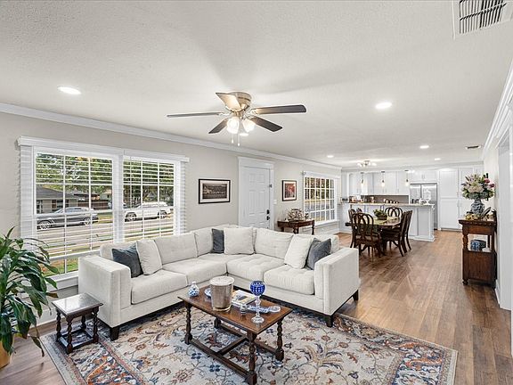 4th image of 1801 Woodlawn Ave