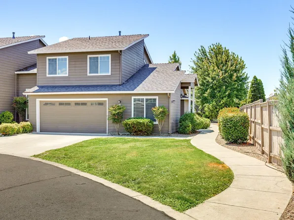 303 Live Oak Loop, Central Pt, OR 97502