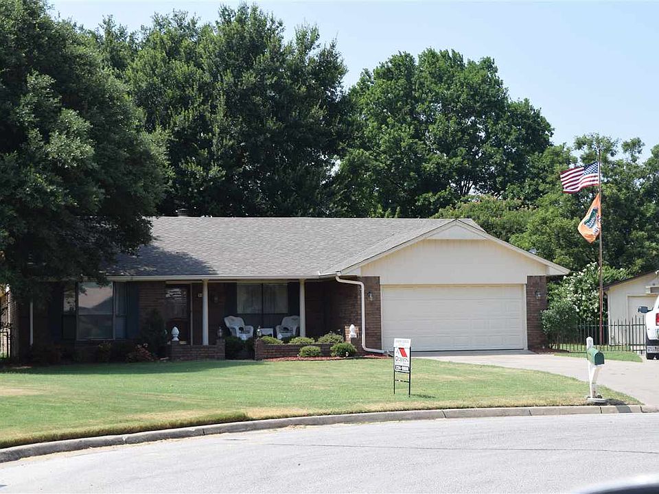 1st image of 305 Beaumont Dr