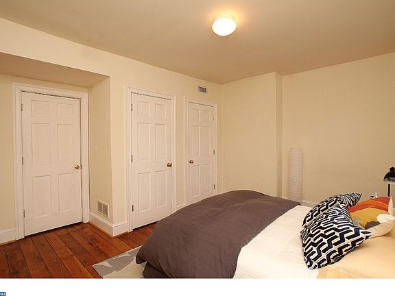 4th image of 2309 Catharine St #2