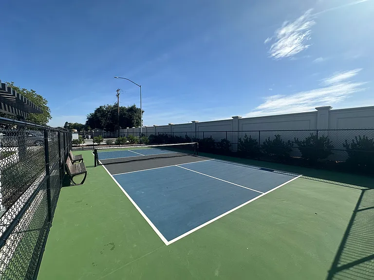 975 Abigail Ln — Photo 14