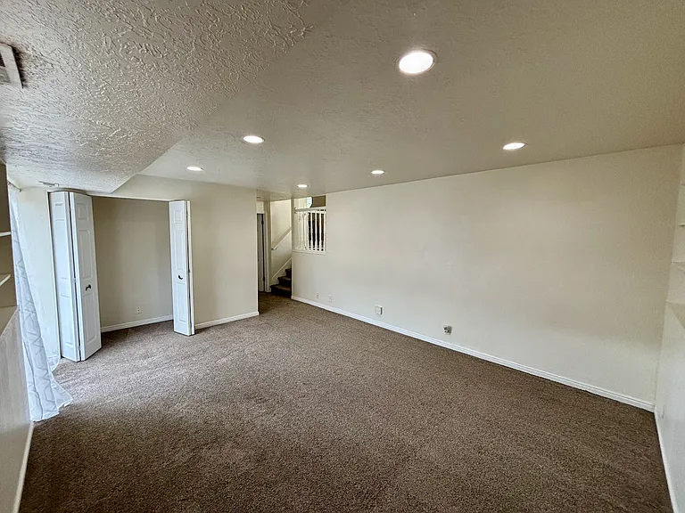 814 W Sweet Meadow Ln — Photo 10