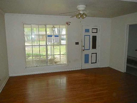 3rd image of 9429 Boxwood Dr