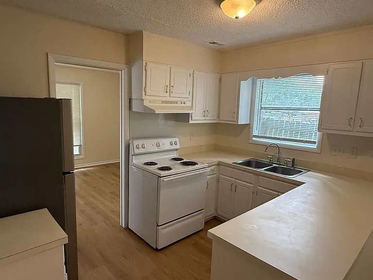 6341 Round Hill Rd — Photo 6
