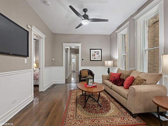 4th image of 1537 N Claremont Ave #1