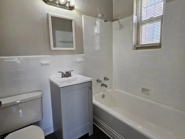 2833 N Colorado Blvd — Photo 29