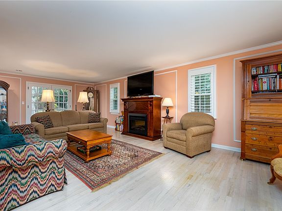 3rd image of 314 Braddsley Dr
