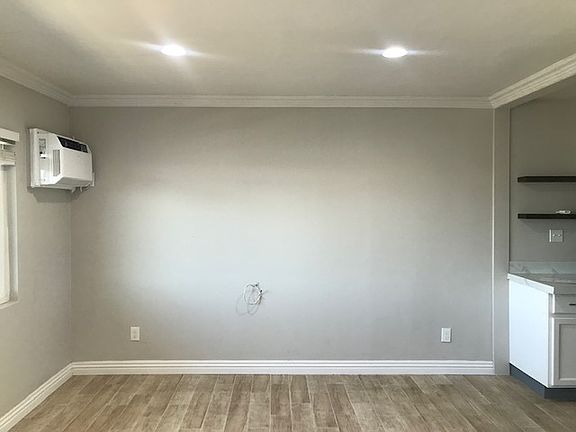 4th image of 11934 Runnymede St #3