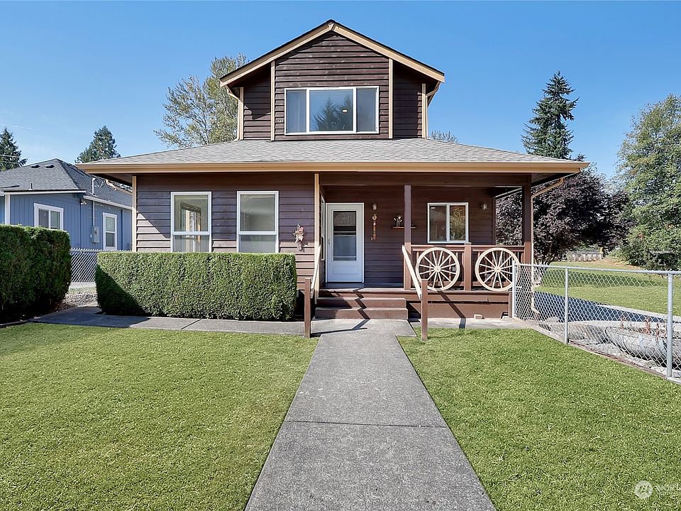 Welcome home to this 3 bedroom, 2 bath charmer on 1/3 acre lot with detached SHOP!!>