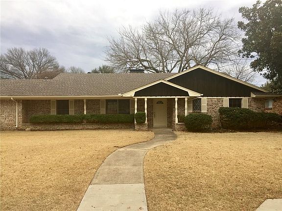 3rd image of 2632 Brookview Dr