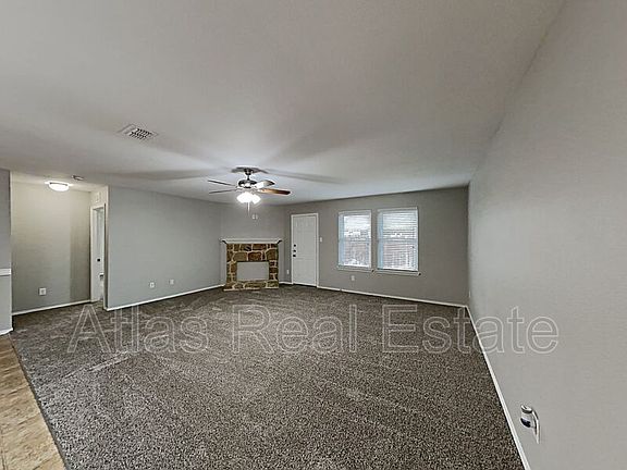 3rd image of 821 Underhill Dr