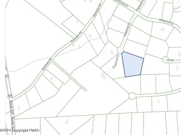 13 W Dogwood Ln, Cresco, PA 18326