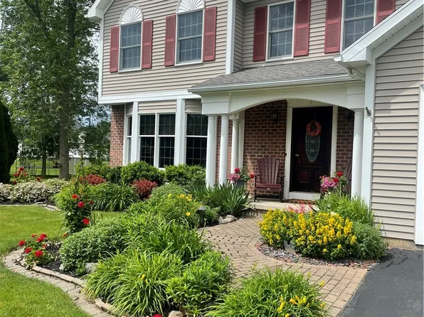 237 Pickering St, Canandaigua, NY 14424
