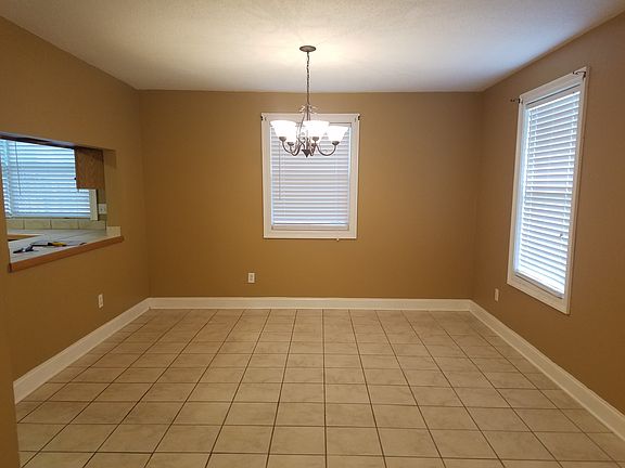Nice dining room off kitchen