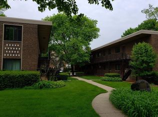 401 Park Ave APT 104, Highland Park, IL 60035