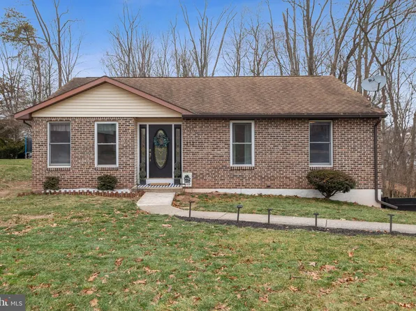 313 Ivy Ln, Douglassville, PA 19518