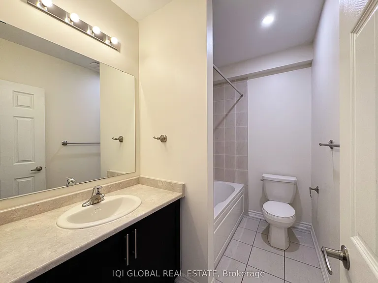 82 Madoc Pl #BASEMENT — Photo 12