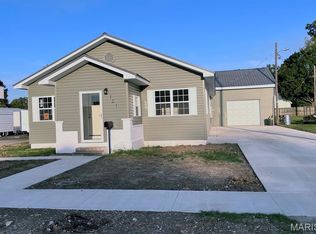 121 S Poplar St, Dexter, MO 63841