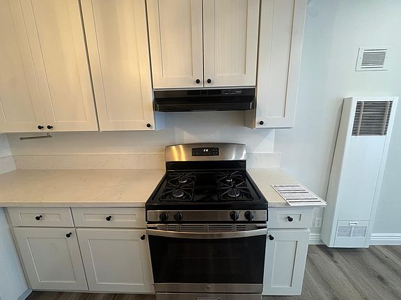 4th image of 1171 N Kenmore Ave #17