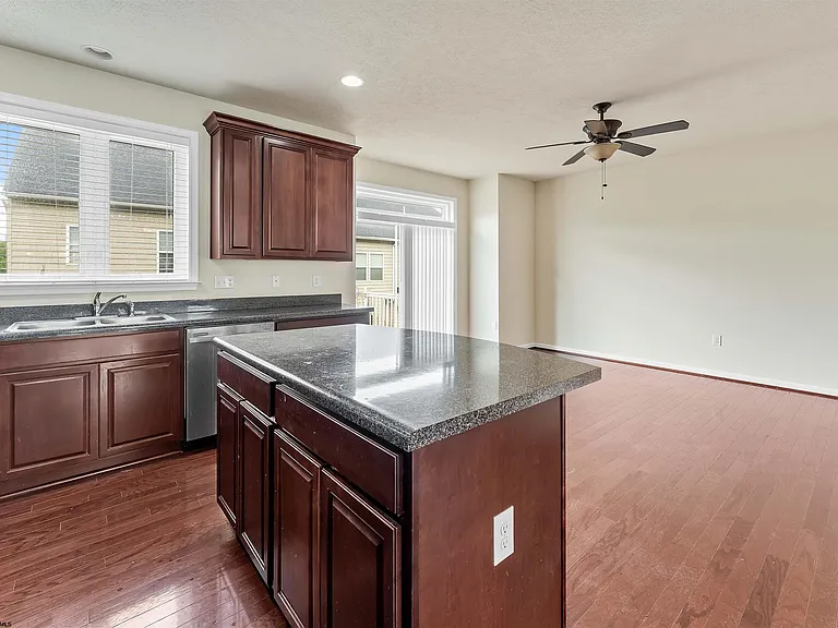 3313 Sun Ct — Photo 8
