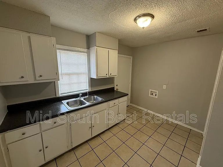 1393 Kimball Cv — Photo 2