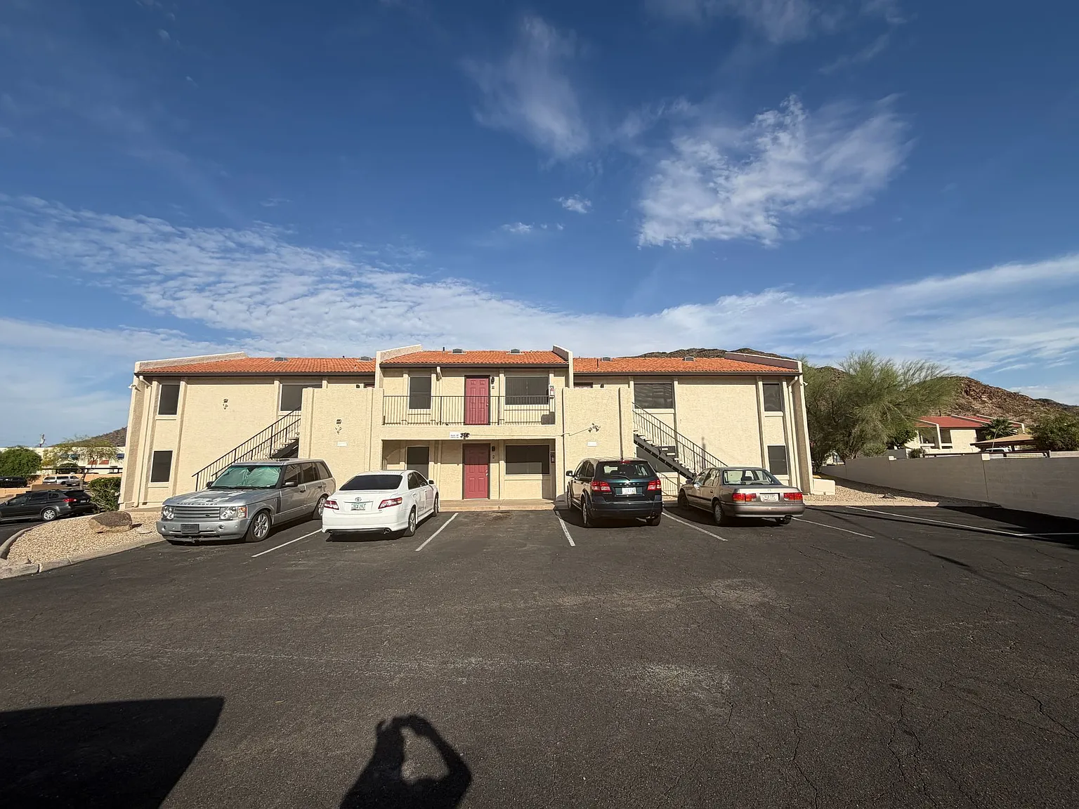 Move In Special! Sharp 2 Bed/1 Bath In Great Location Close To Hiking/Walking Path — Photo 2