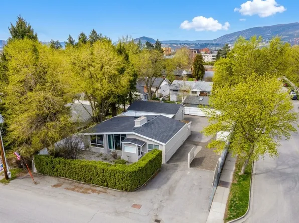 1201 Kelglen Cres, Kelowna, BC V1Y 6K4
