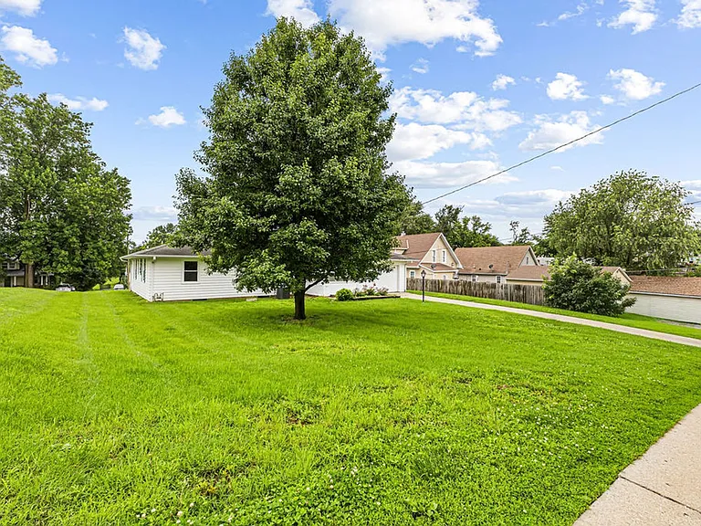 3511 Mitchell Ave — Photo 3