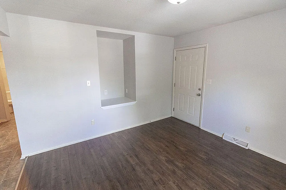 4 bed, 2.0 bath, 1456 sqft, $2,800 — Photo 2
