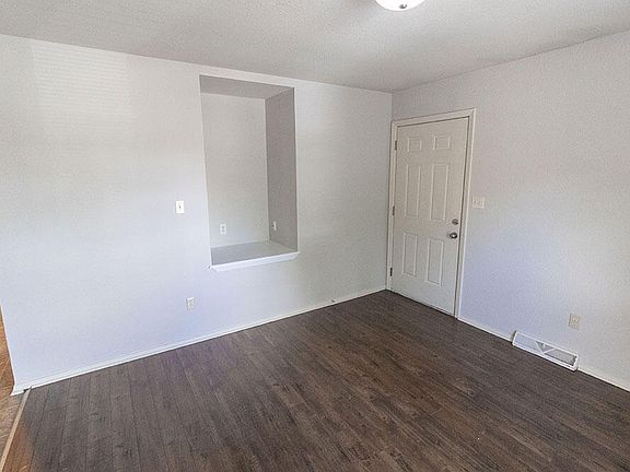 2nd image of 1015 W Ash St