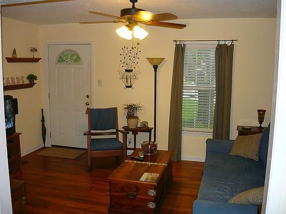 2nd image of 7121 Maple Park Dr