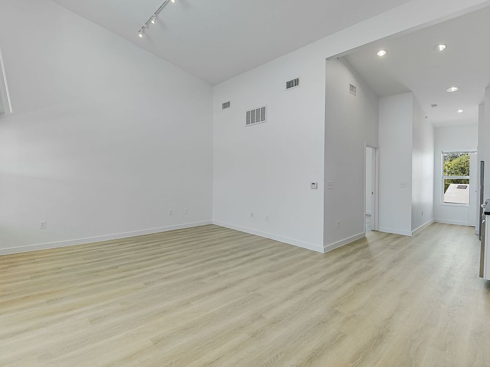 Building Photo 5