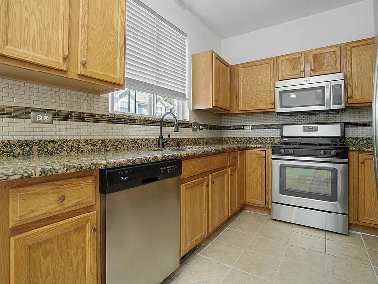 2304 Hudson Cir — Photo 13