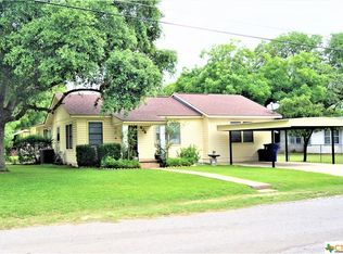 404 Davidson St, Yoakum, TX 77995