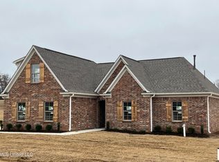 5855 S Sara Ann Dr, Horn Lake, MS 38637